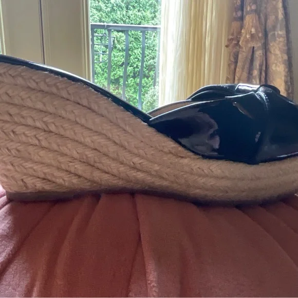 SALE!! ❤️ Valentino Black Patent Leather Bow Sandal with Wedge. Size 7 - Picture 7 of 13